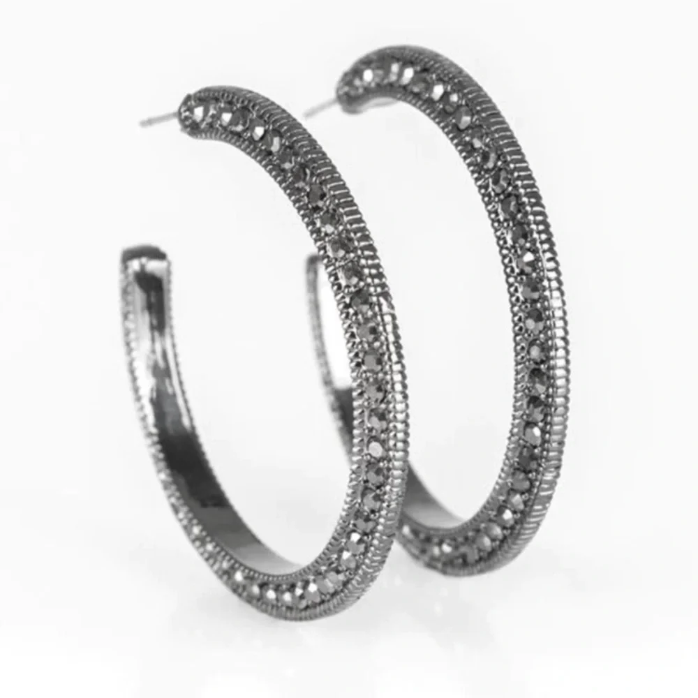 🌟3/$15 🆕NIP: Paparazzi: Dazzling Diamond-naire -Black Earrings